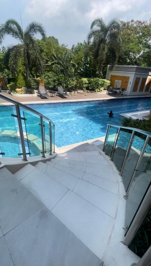 Lancris Residences 2 Bedroom Entire Apartment Near Airport With Pool Paranaque City Exterior foto