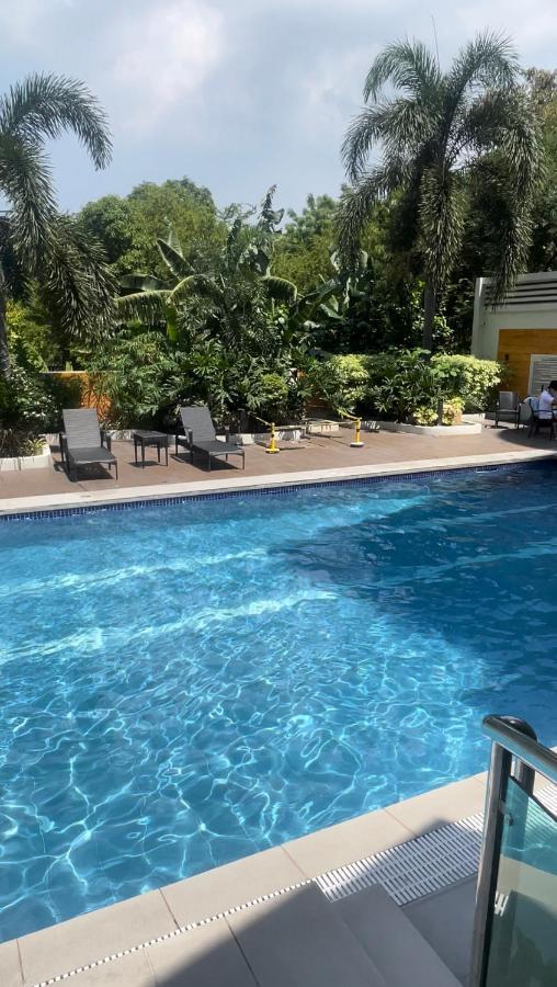 Lancris Residences 2 Bedroom Entire Apartment Near Airport With Pool Paranaque City Exterior foto